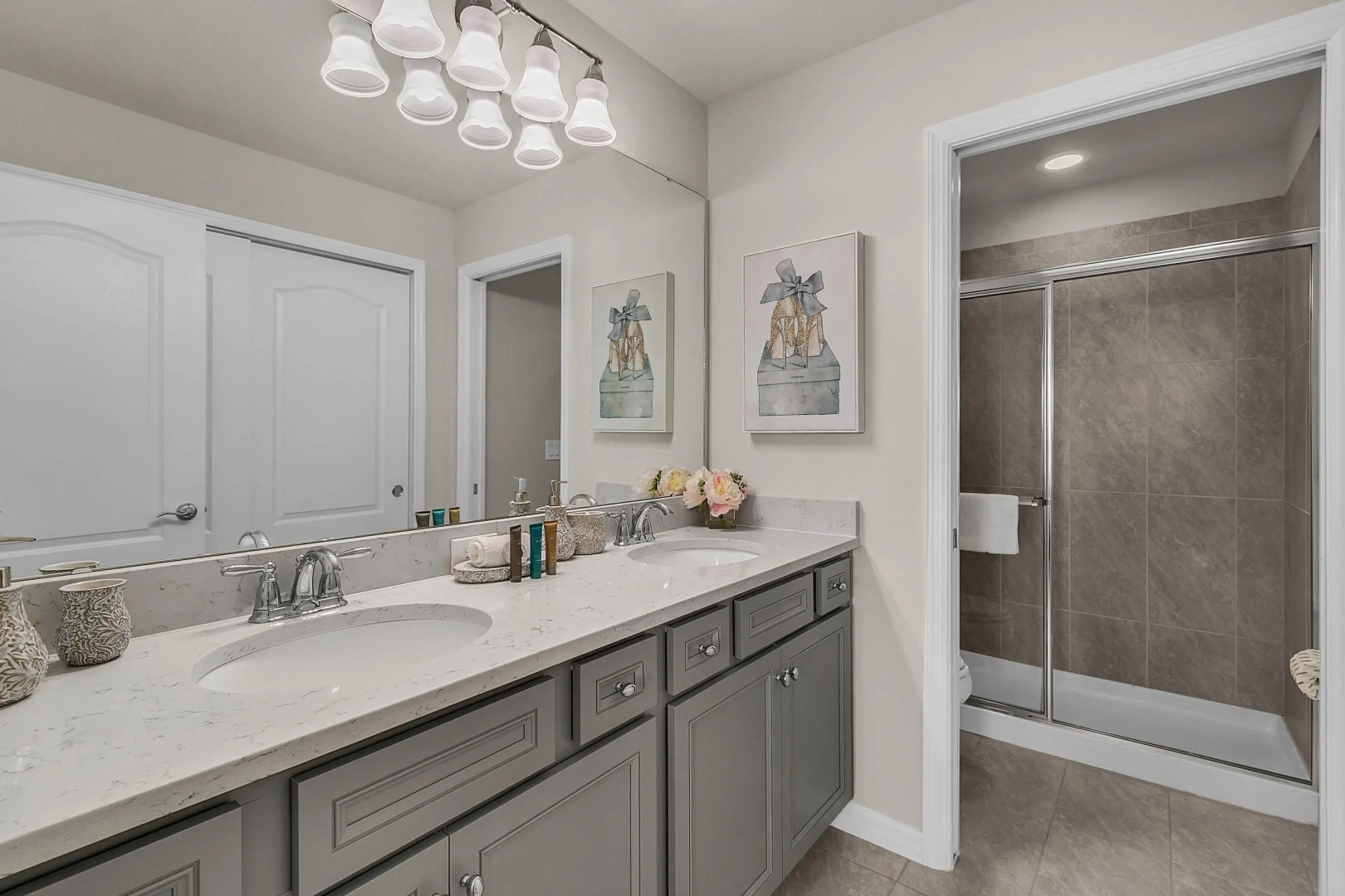 5 Bedrooms / 4.5 Bathrooms / Windsor at Westside (8928 SA), Kissimmee, US