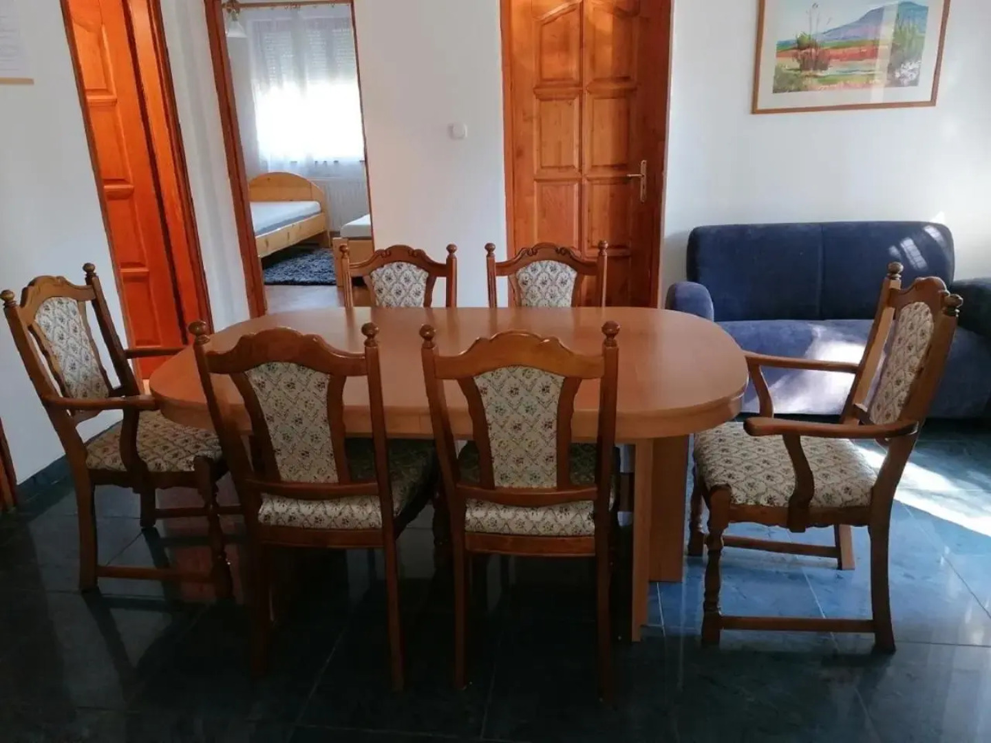 14 férőhelyes ház saját stéggel, játszótérrel Balatonfenyvesen vízparti utcában