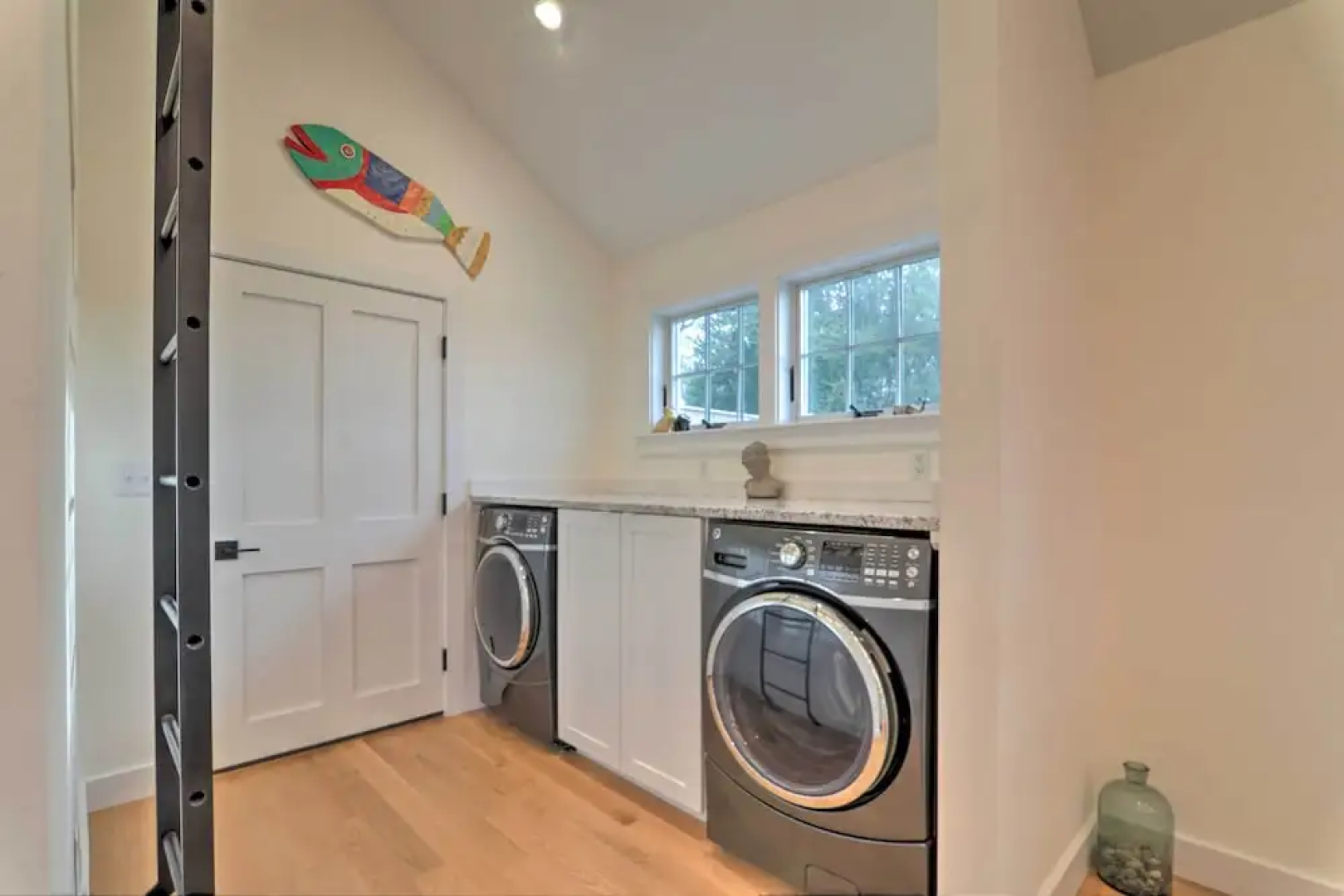 Cape Cod Cottage w/ Fire Pit - Walk to Beach!