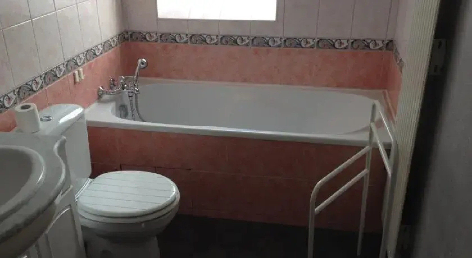 Maison Aux Volets Bleu