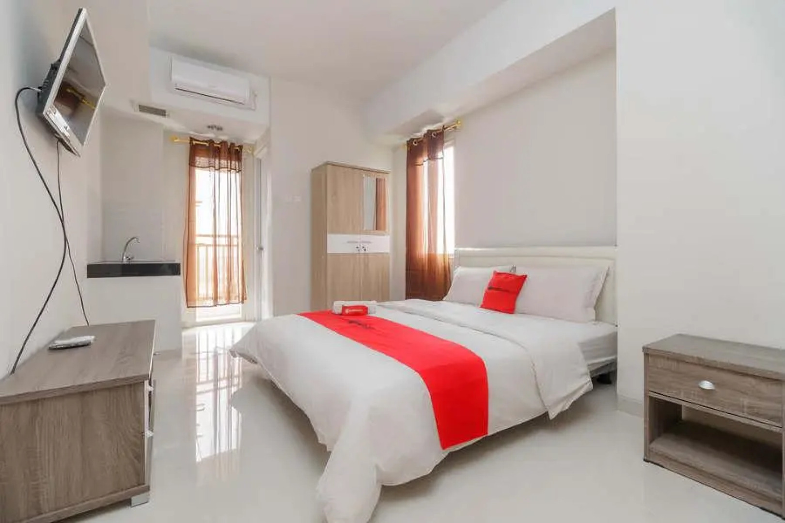 RedDoorz Apartment Syariah @ Green Lake View Cimanggis