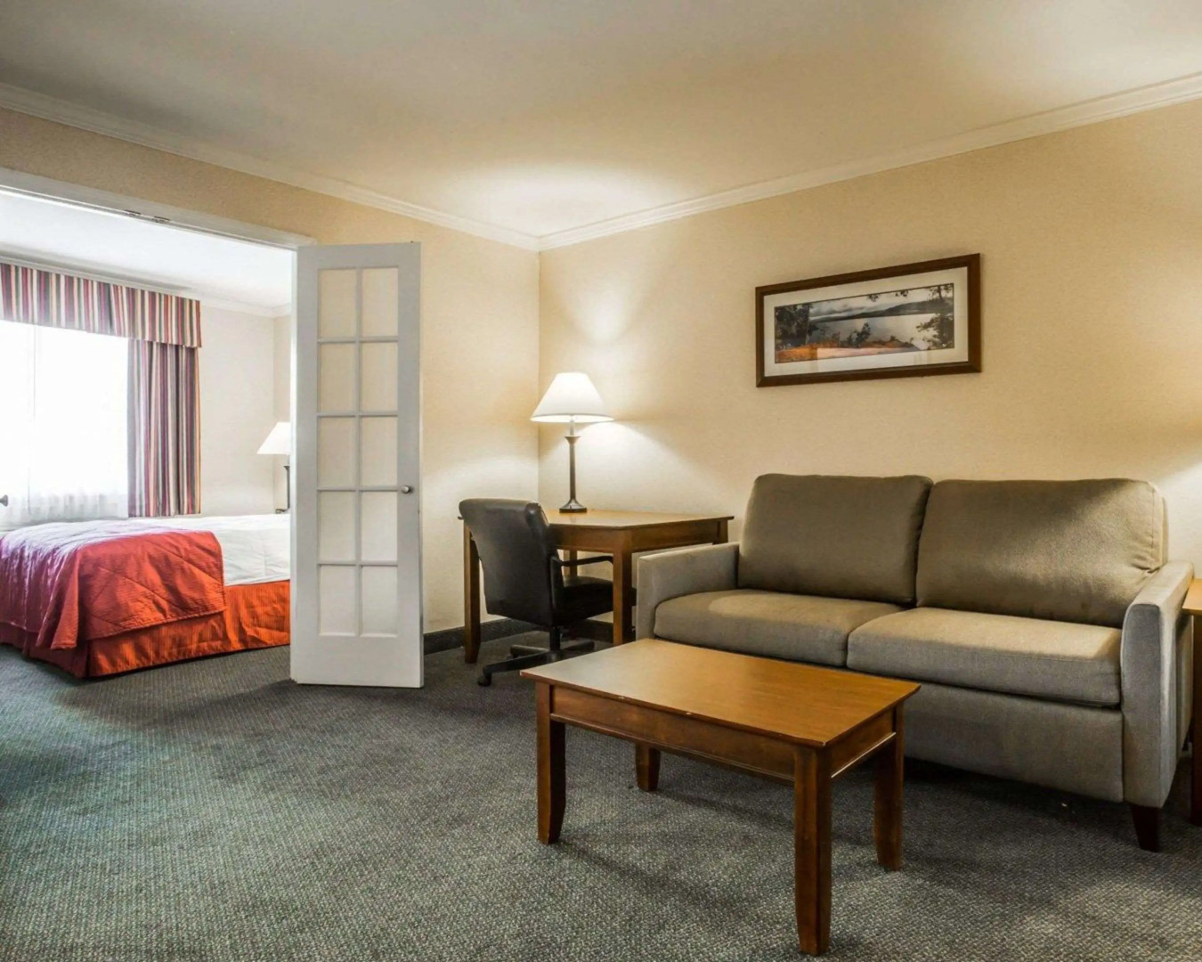 Clarion Inn & Suites at the Outlets of Lake George