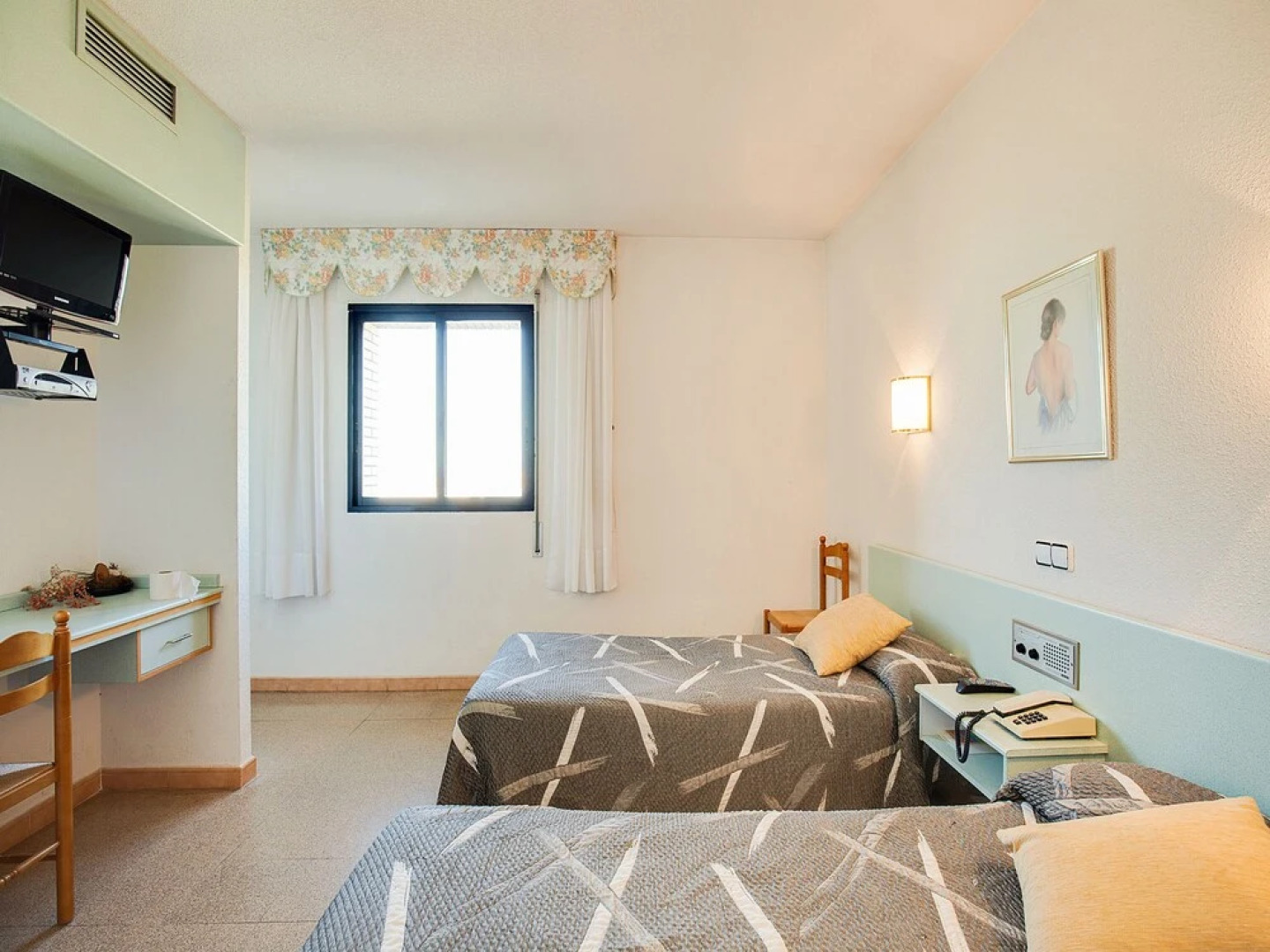 OYO Hotel Restaurante Blanc I Negre 2