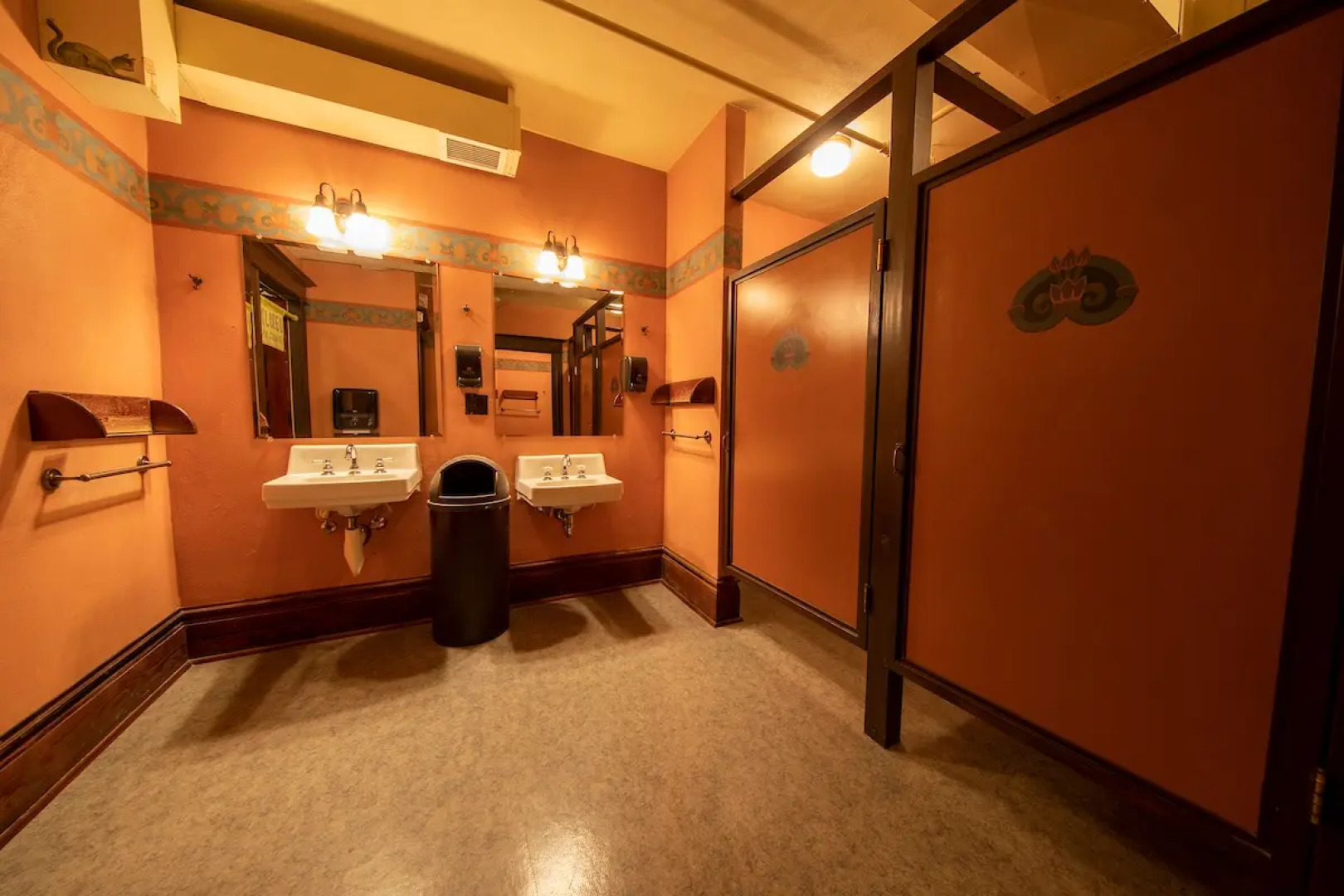 McMenamins Hotel Oregon