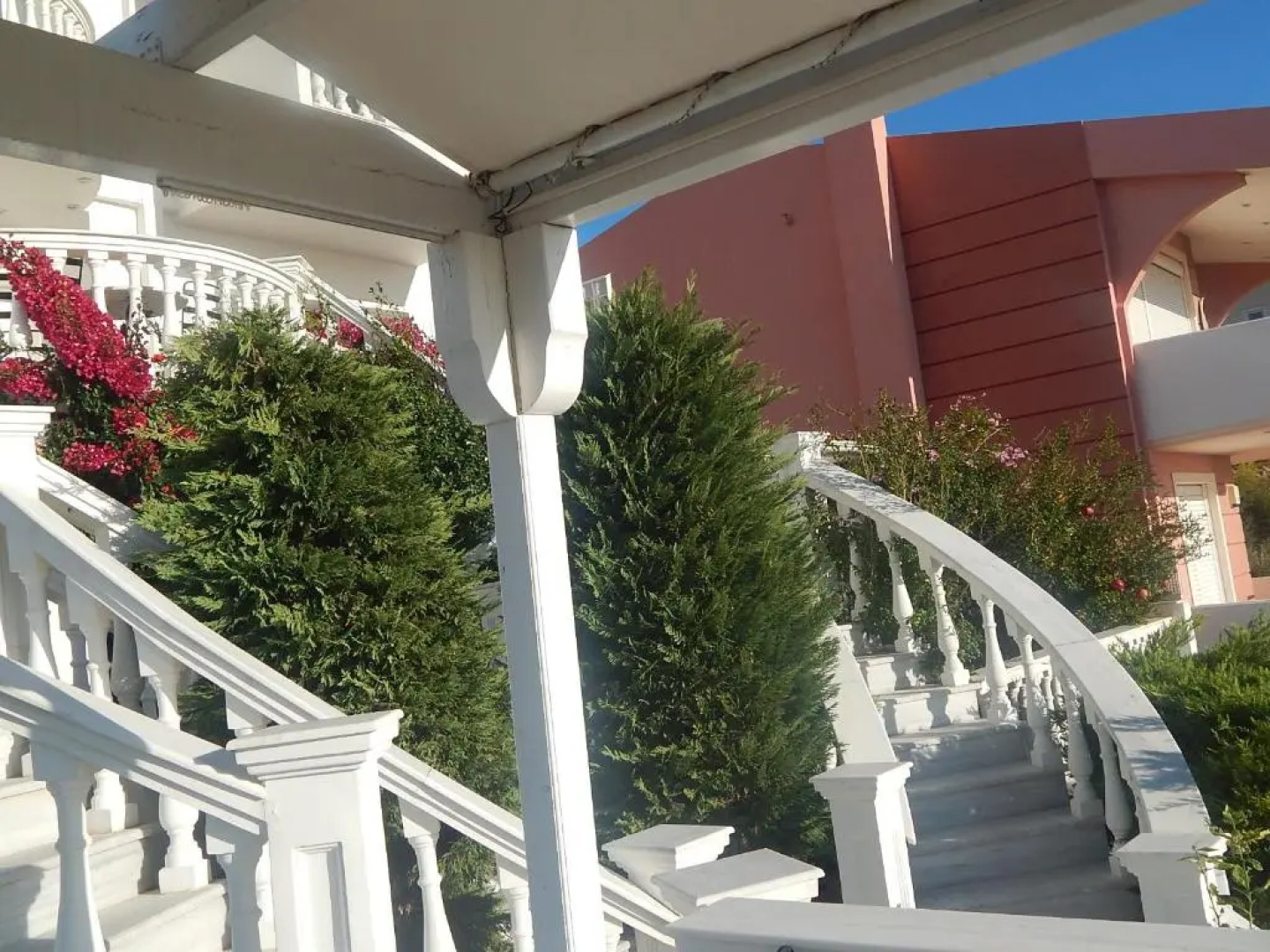 Peggy's Villa-House with private pool 25' from Athens Intl Airport