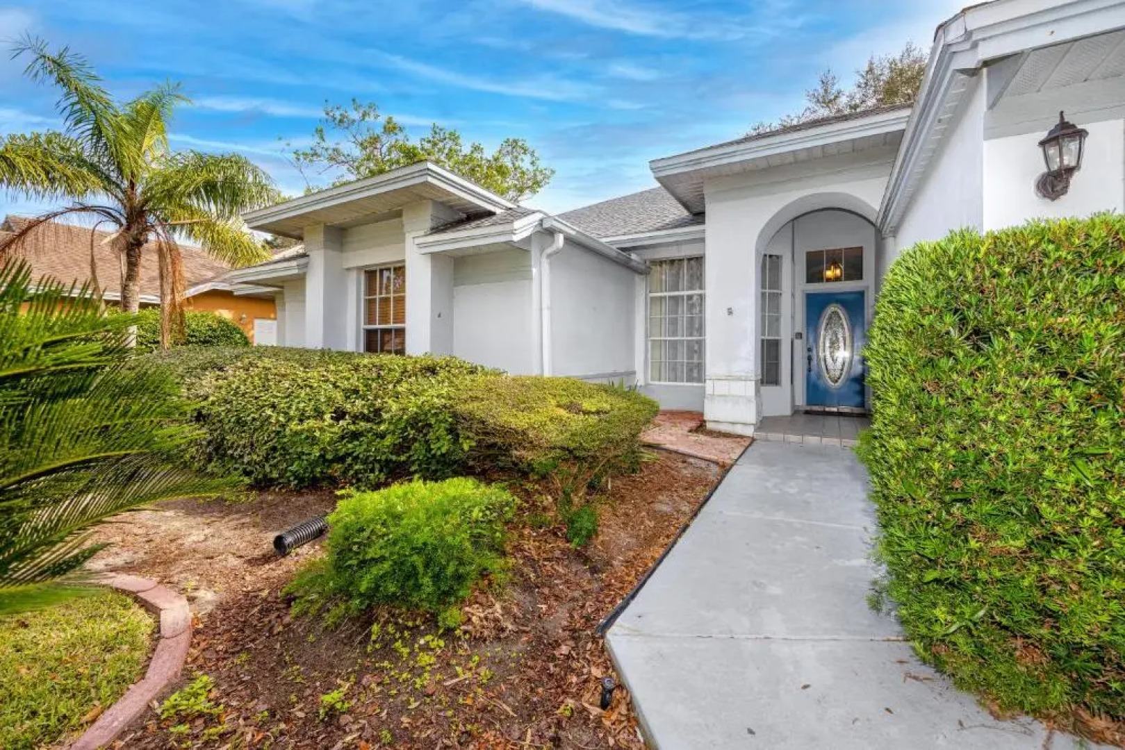 #3 Large 4 Bedroom 3 Bathroom Vacation House With Heated Swimming Pool