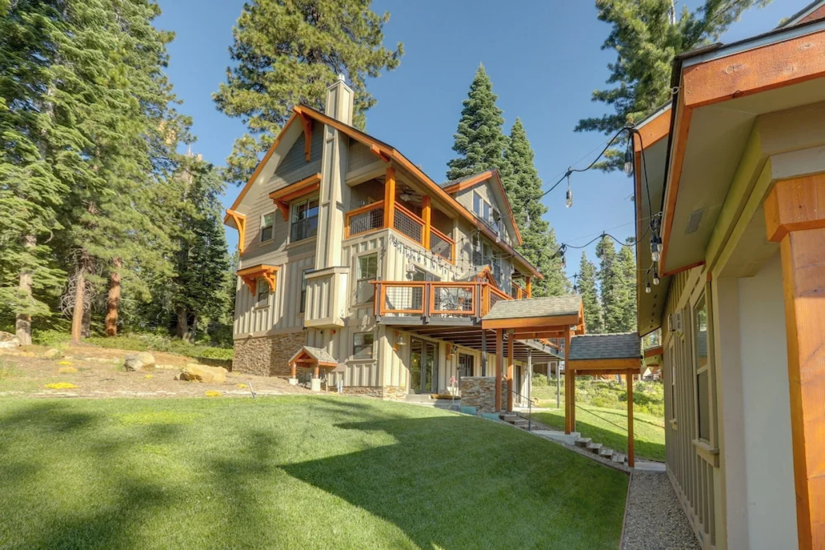 Lake Tahoe Views & Hot Tub: Stunning Luxury Home!