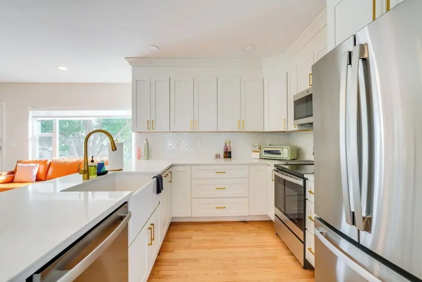 Mid-century Lakeland Home w/ Game Room!