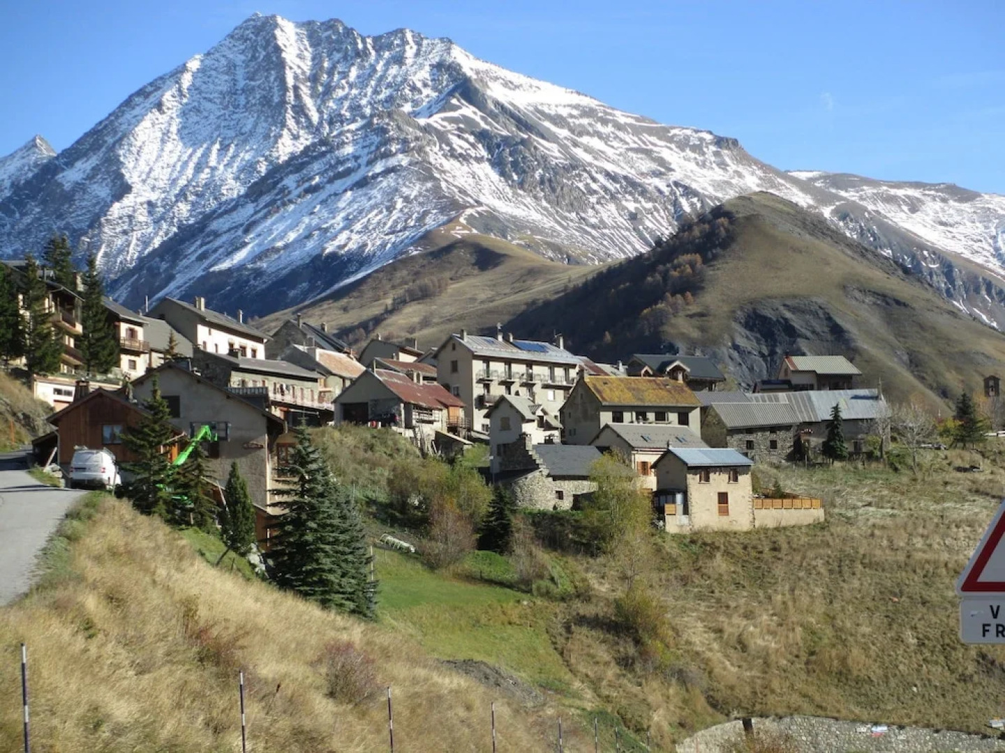 Simple, Cozy App.4 People in La Grave, Ideal for Nature Lovers and Hikers!