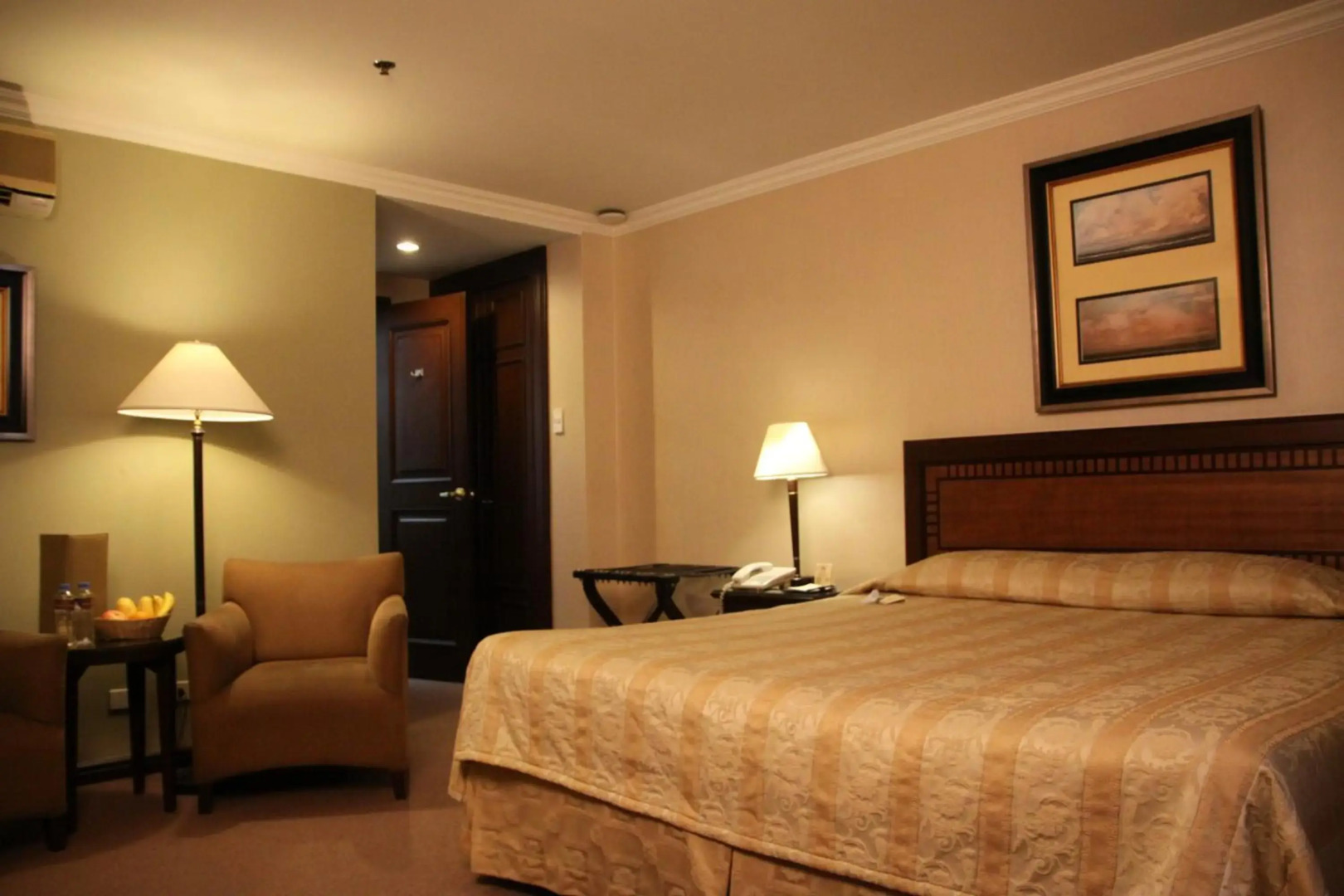 Herald Suites Solana