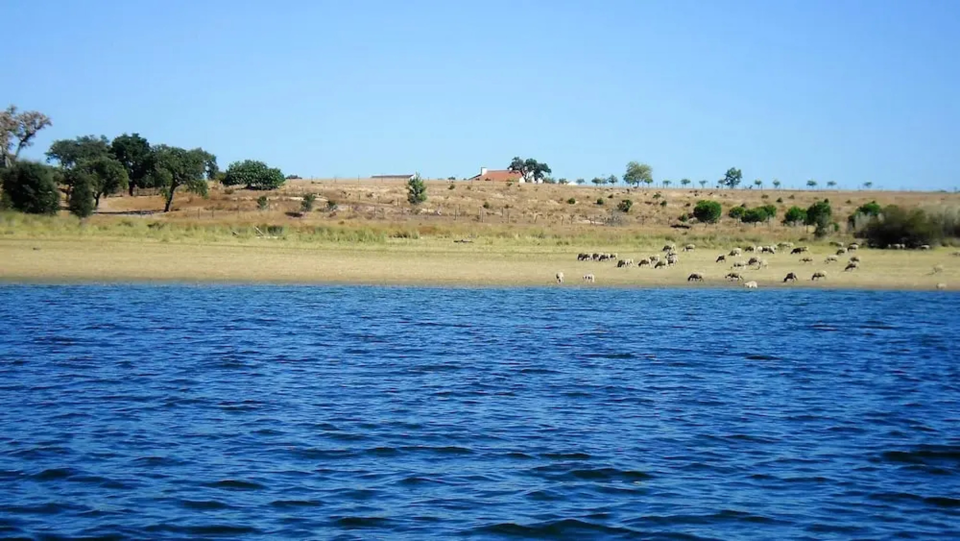 Property With one Bedroom in Montargil, With Wonderful Lake View, Shared Pool and Wifi Near the Beach