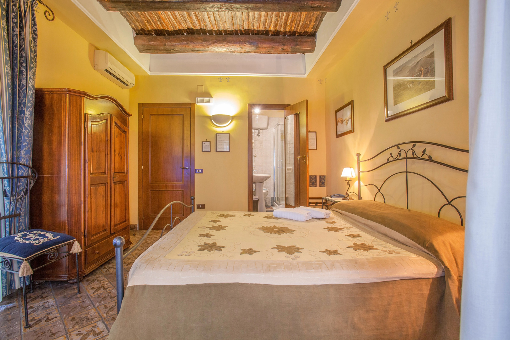 Alloggio dei Vassalli, In the Heart of the Historic Center