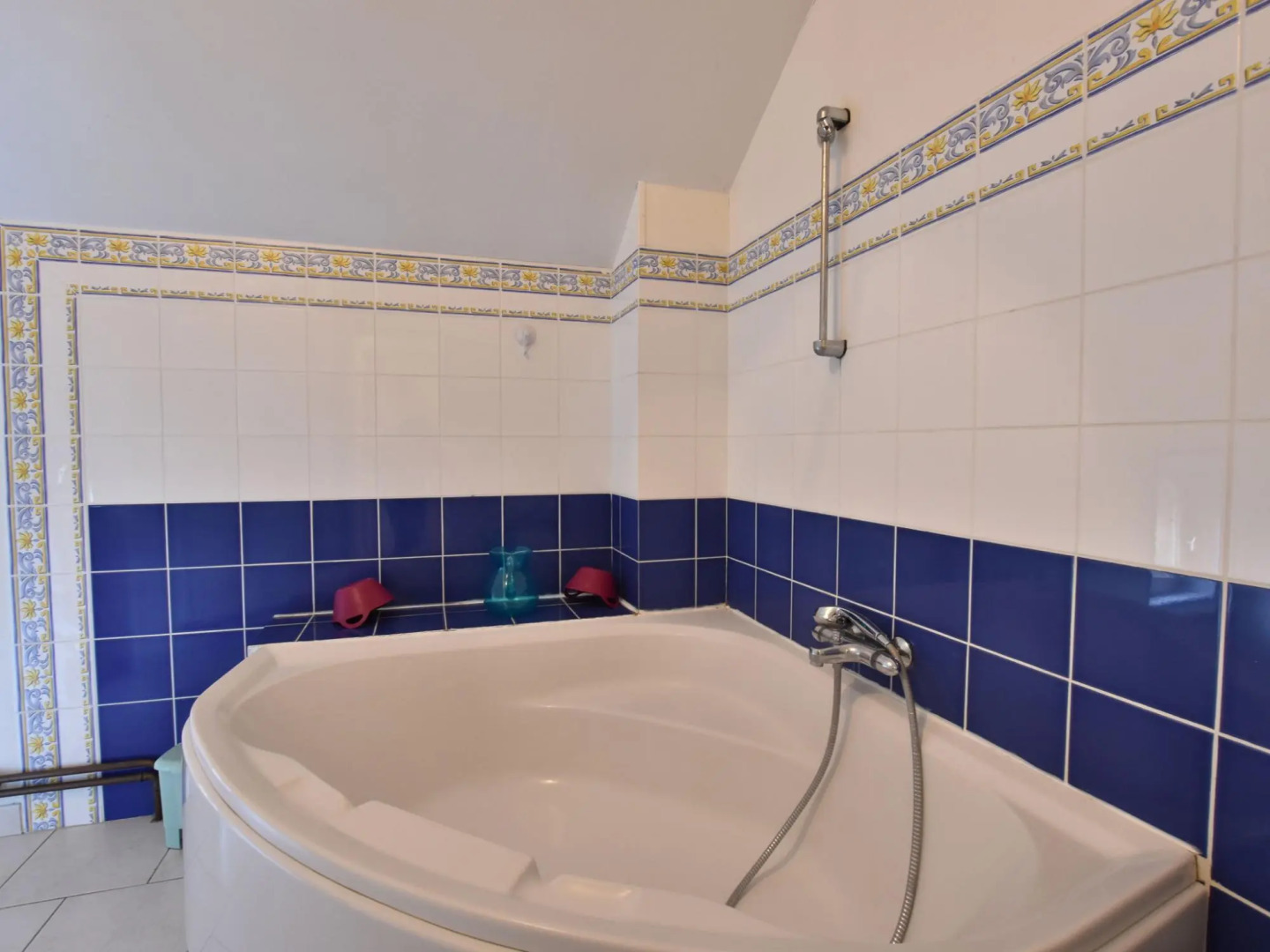 Alluring Cottage in Englancourt With Fenced Garden