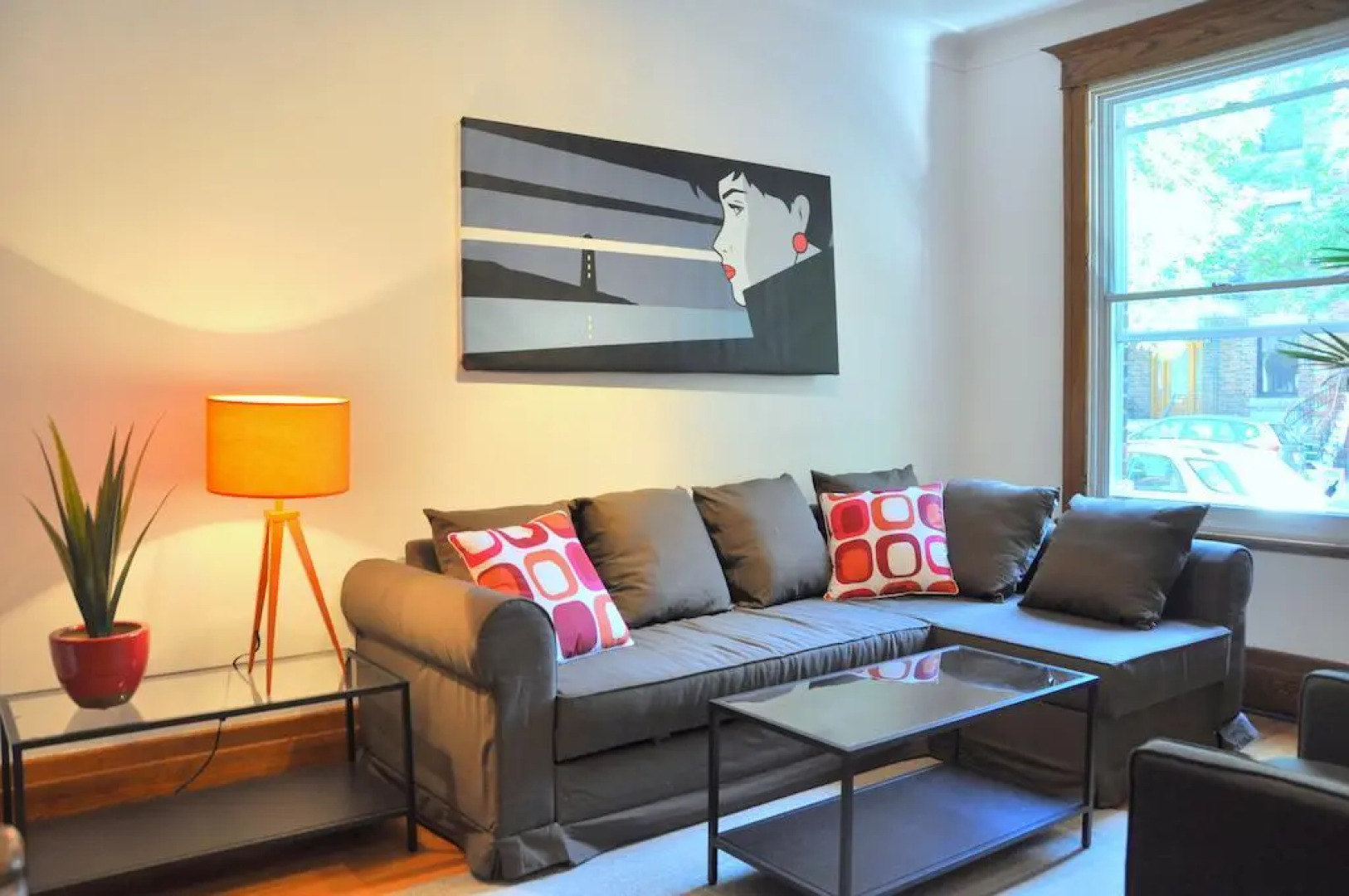 Le Laurier Cottage by HomeInMontreal