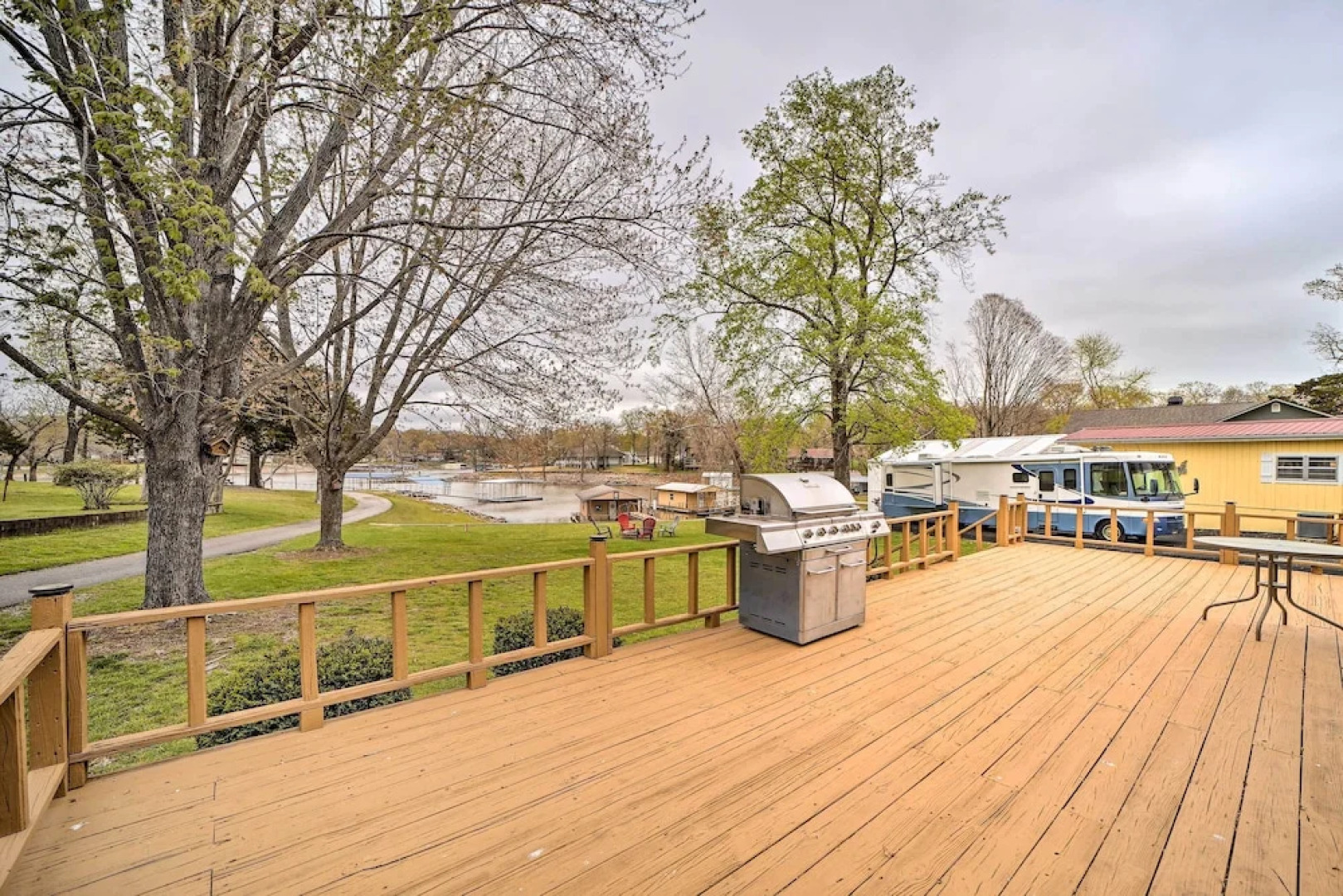 Kayaks & Boat Dock: Waterfront Home in Grove