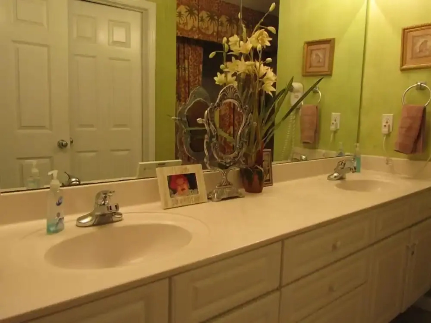 Beach Club Bristol 201 3 Bedroom Condo by RedAwning