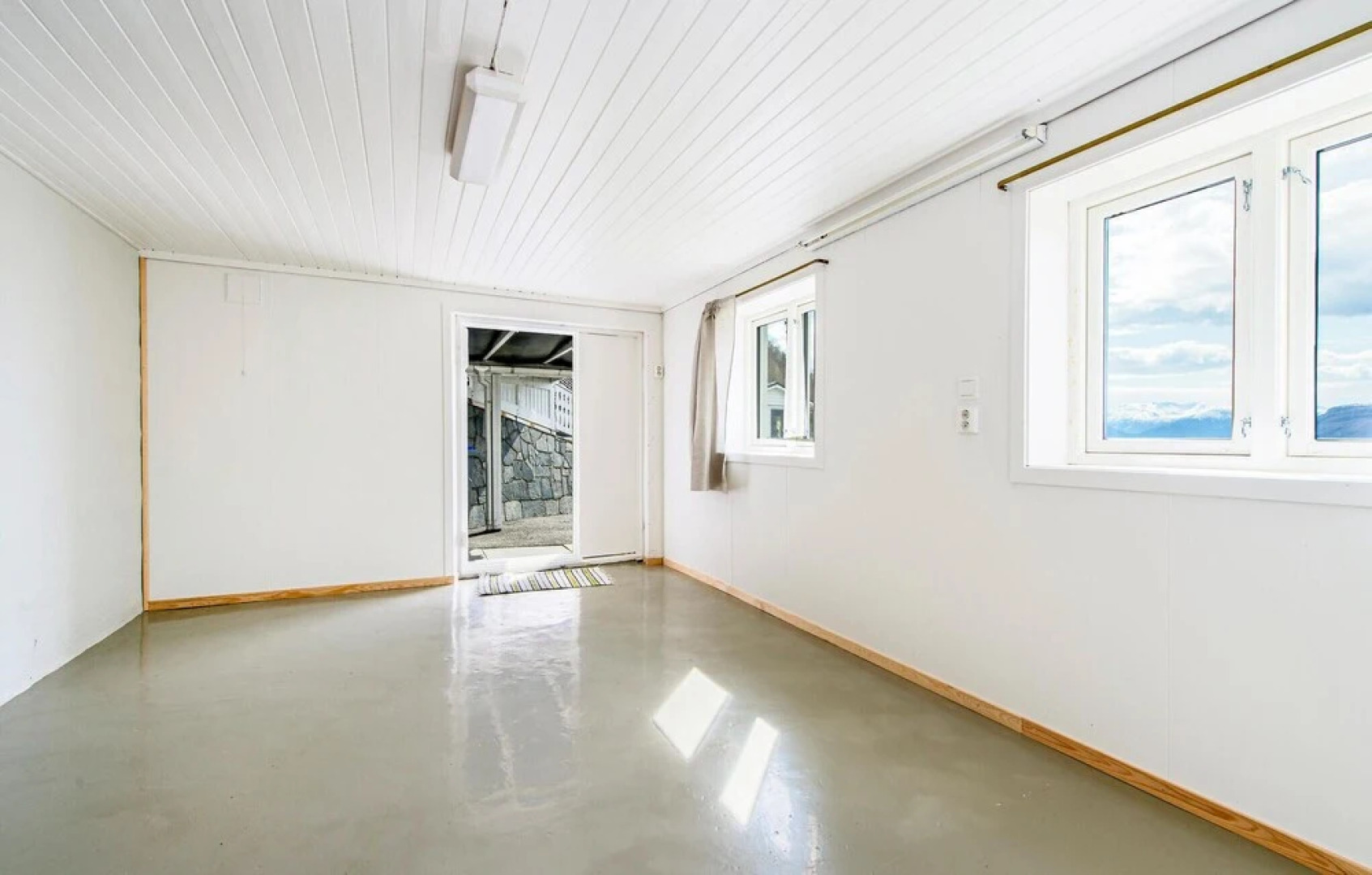 Awesome Home in Strandebarm With 6 Bedrooms and Wifi