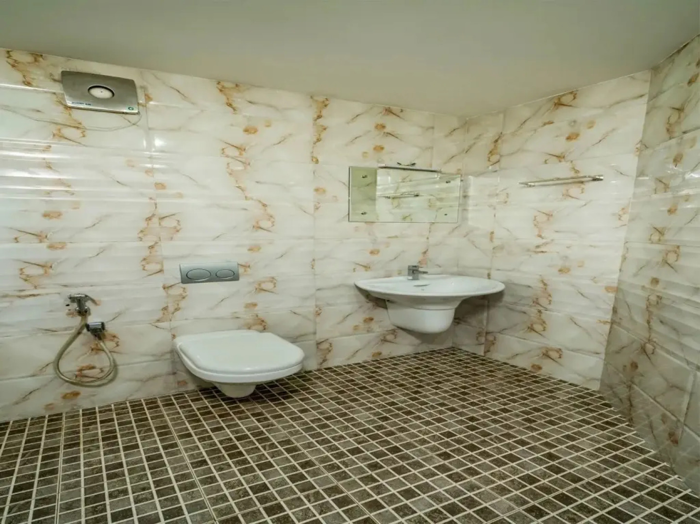 OYO 7178 Blooms Greenland Residency