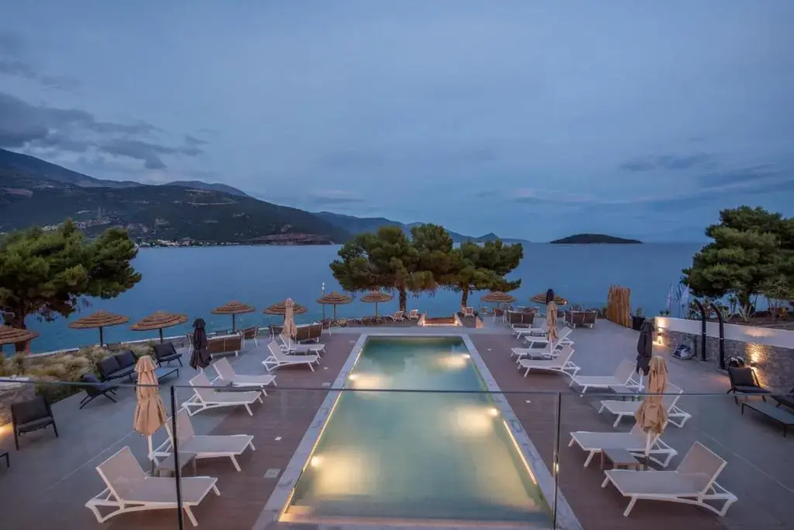 Trizonia Beach Hotel