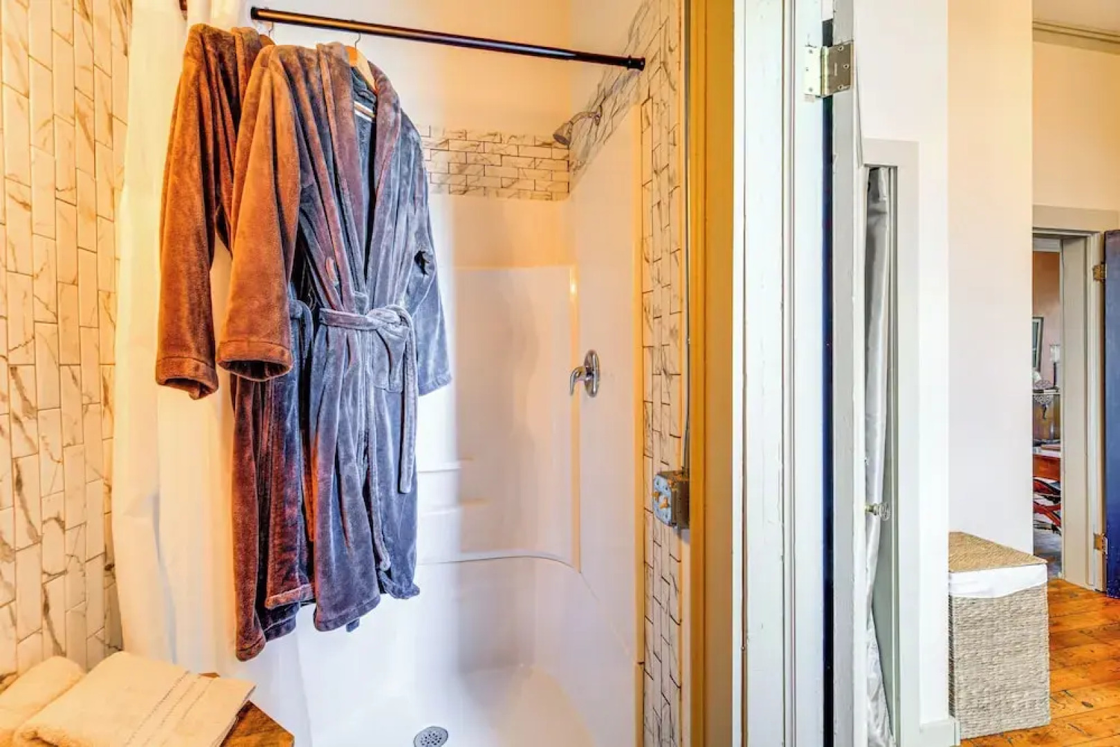 Walkable Wytheville Loft on Main Street!