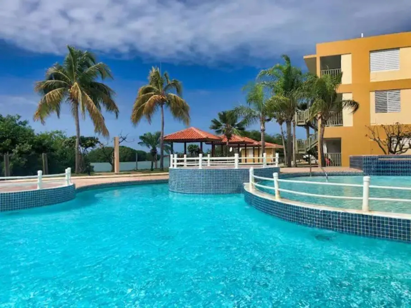 2-BR Modern Oceanfront Apt Steps from Playa Sucia