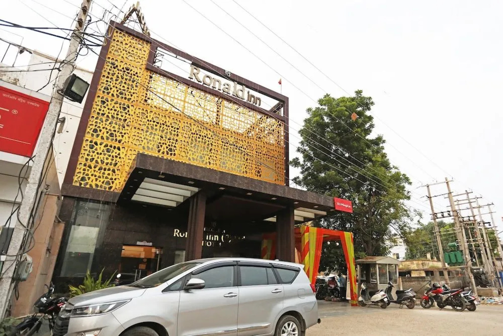 OYO 8902 Hotel Ronald Inn