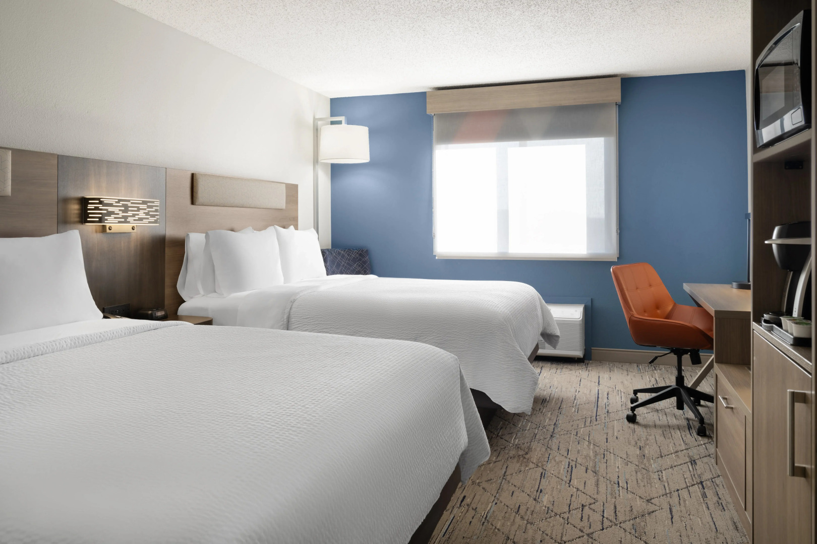 Holiday Inn Express & Suites Midwest by IHG