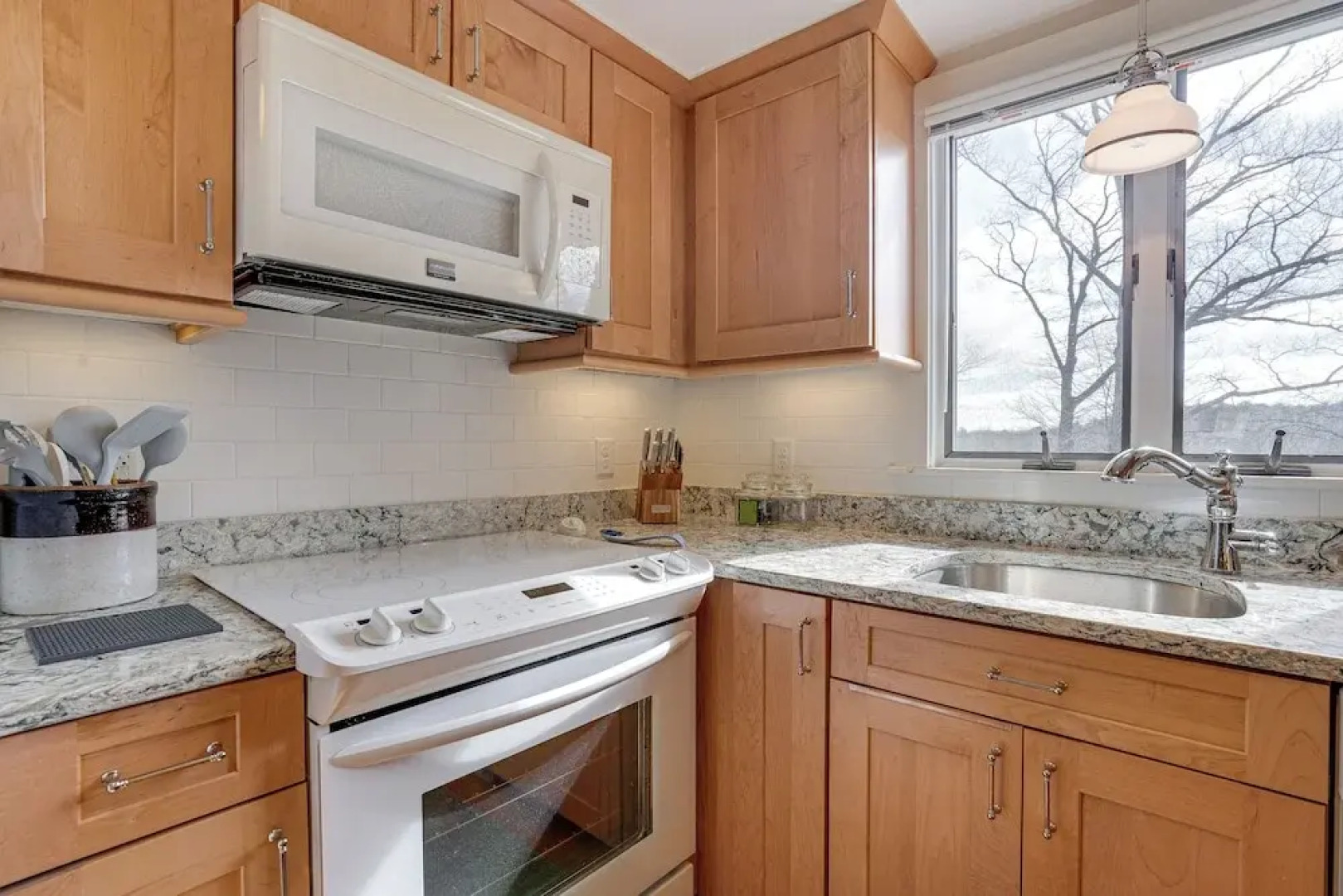 Gloucester Home w/ Large Yard: 1 Mi to Beach!