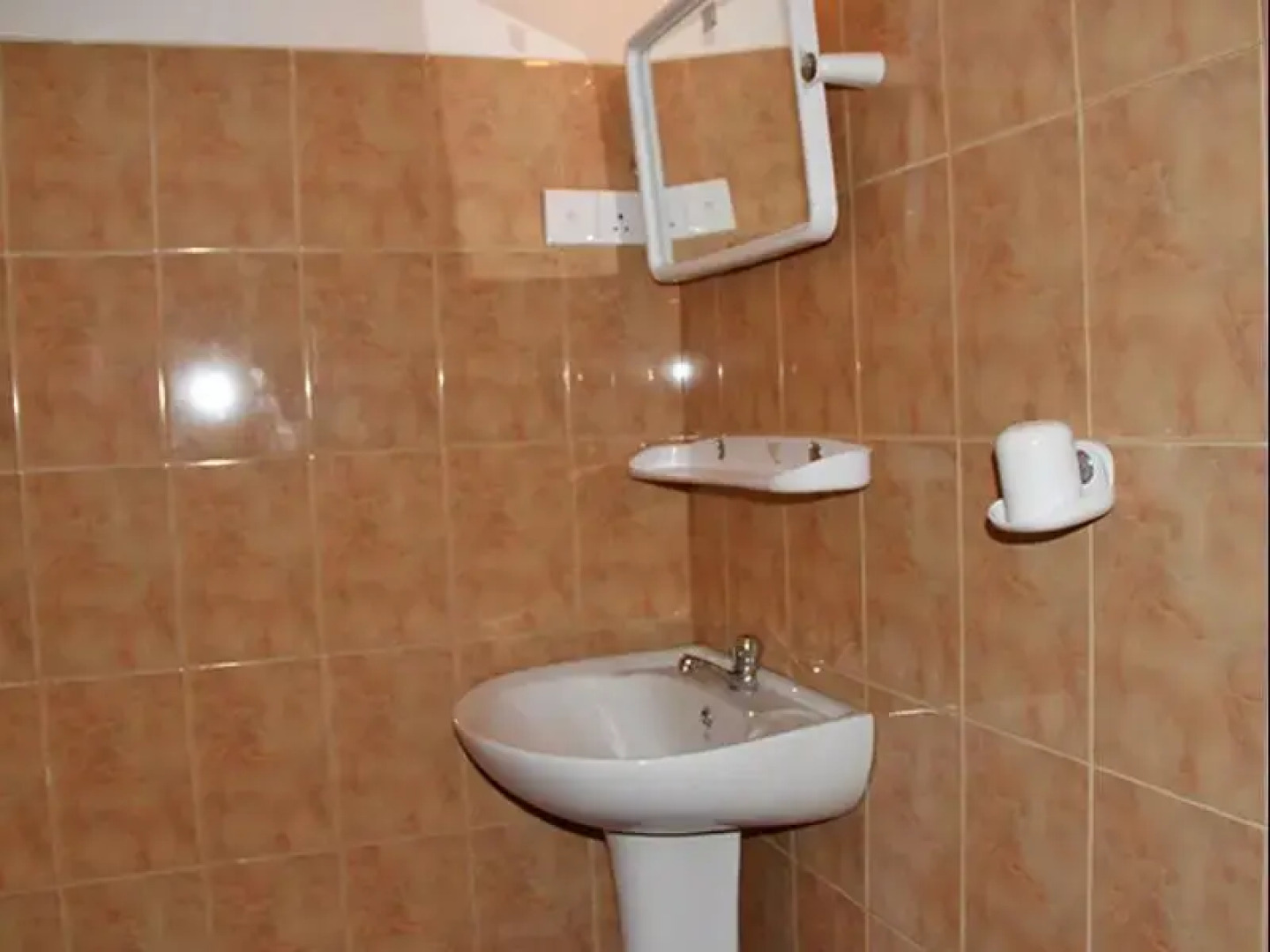 Hotel Happy Night Holiday Inn