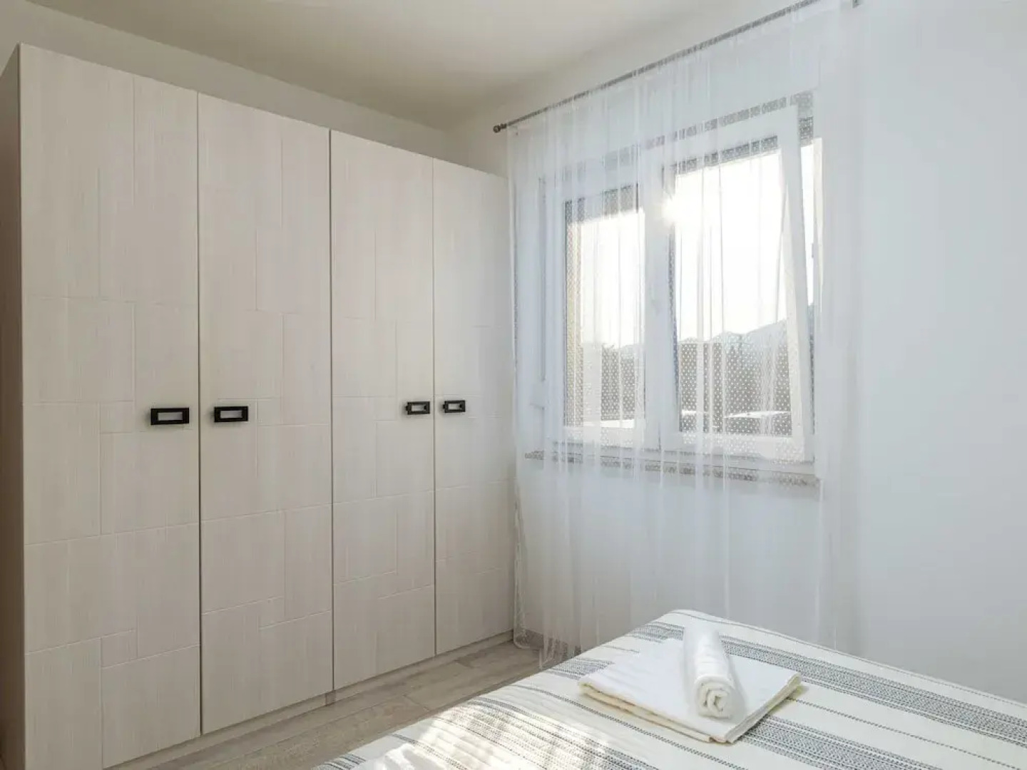 Apartment Why Not - Two Bedroom Apartment With Balcony