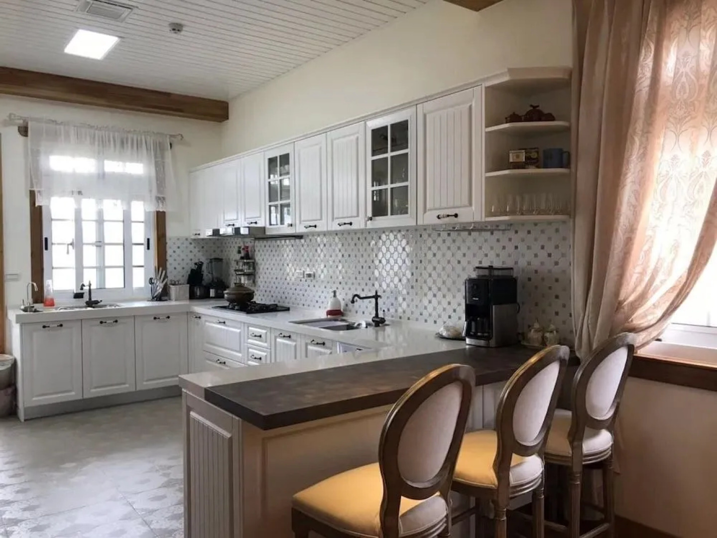 Sea & Wind Rose Villa