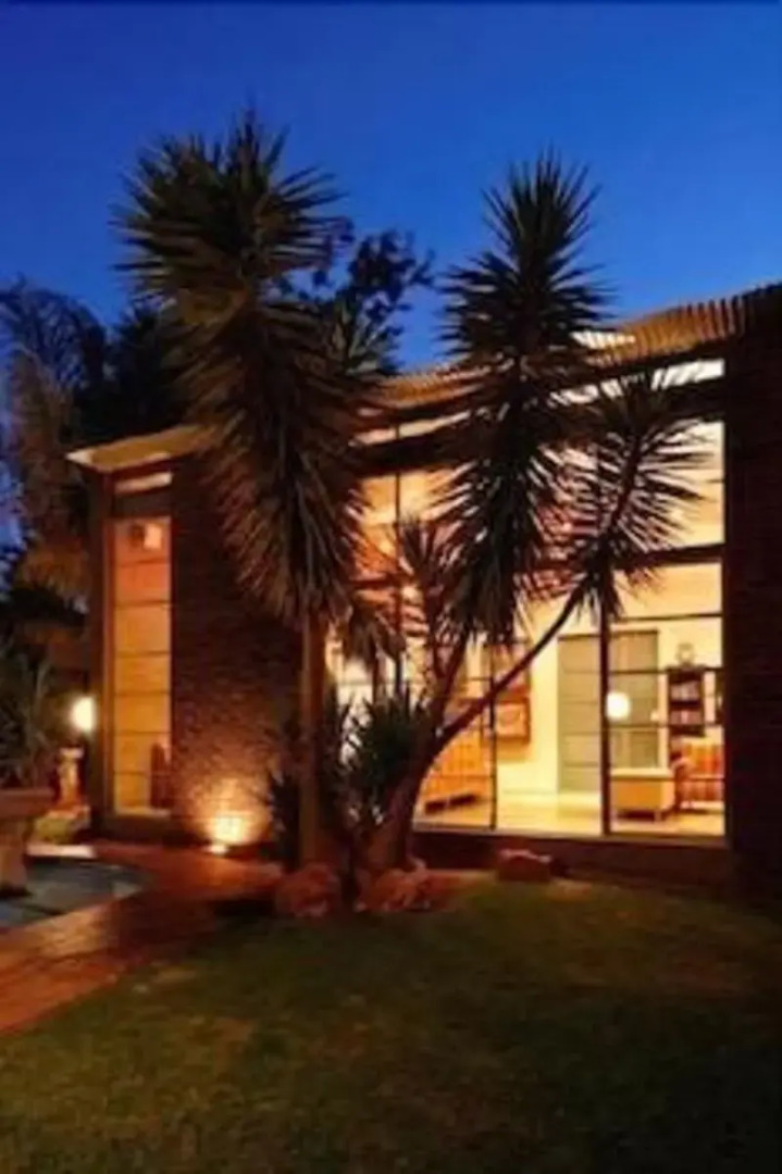 African Moon Corporate House