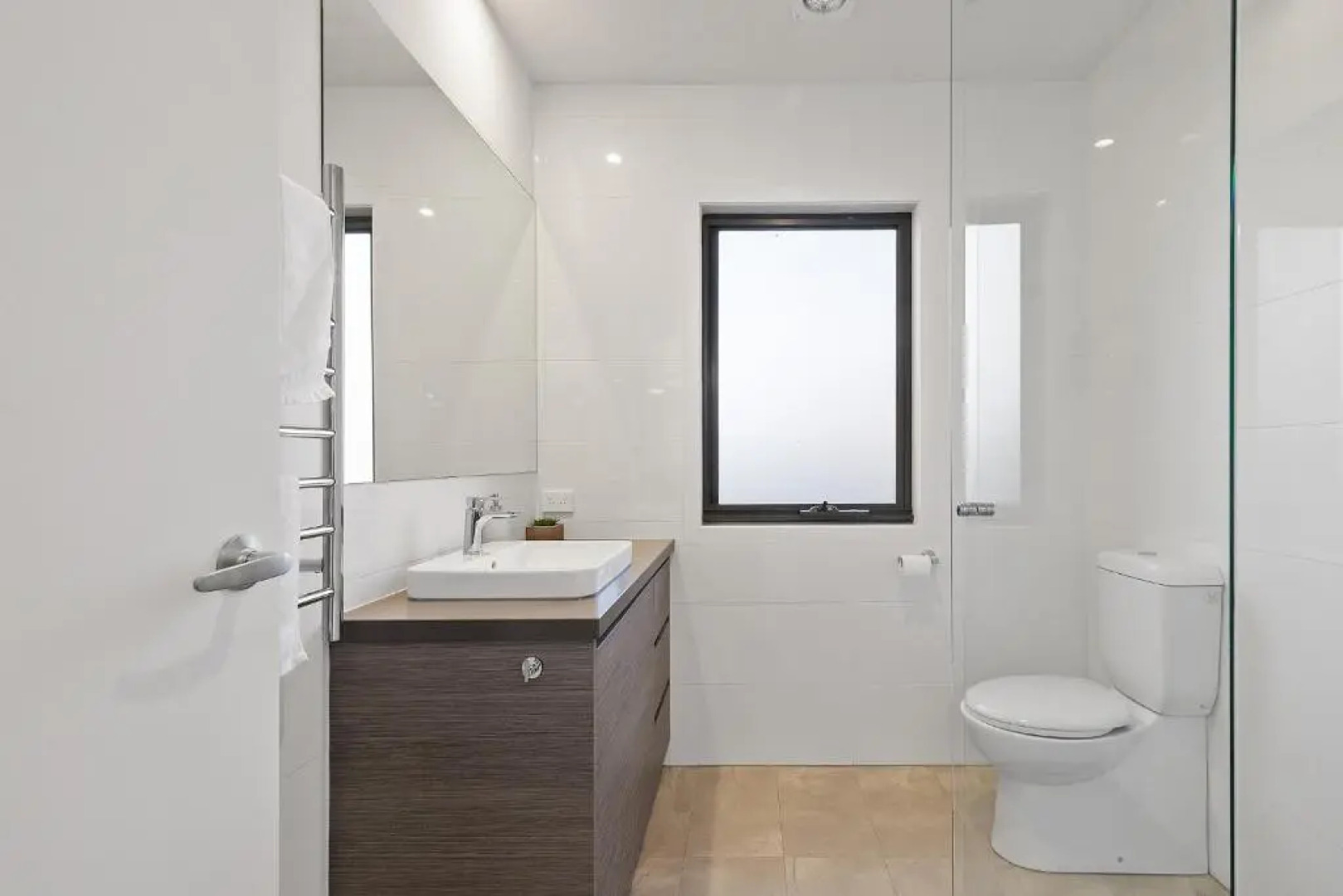 TORQUAY Relax and Unwind Beach 300m Table Tennis