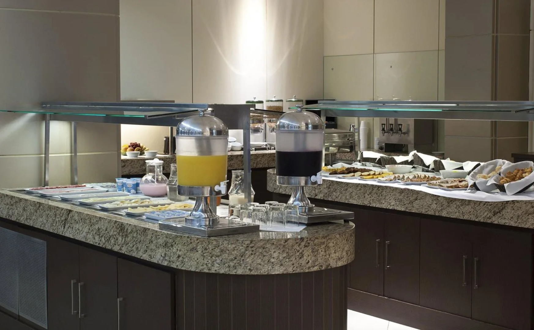 Master Porto Alegre Hotel - Av Carlos Gomes, Proximo Consulado Americano