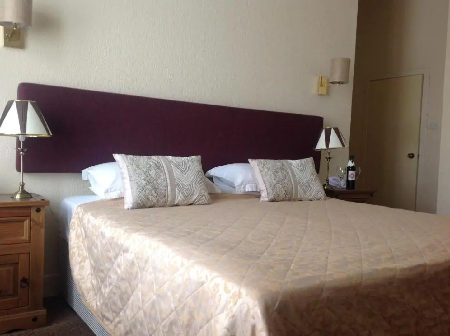 Homesly The George Hotel