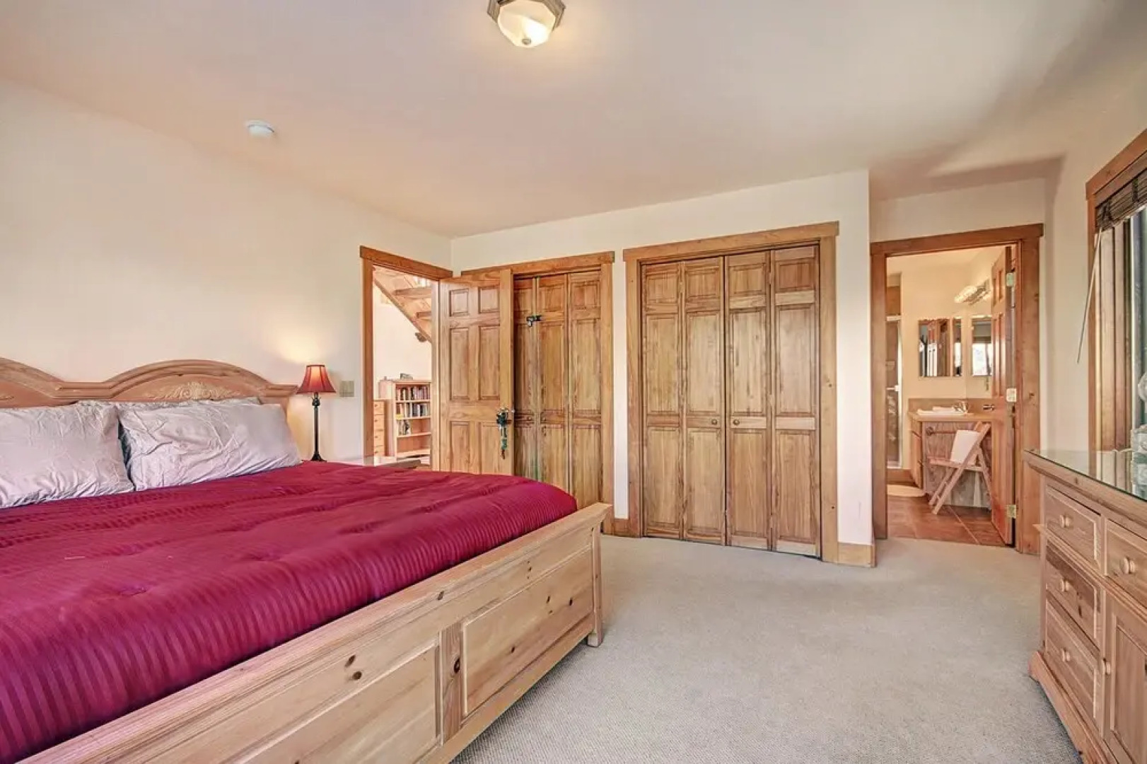 Stunning Mountain Getaway! Sleeps 10!