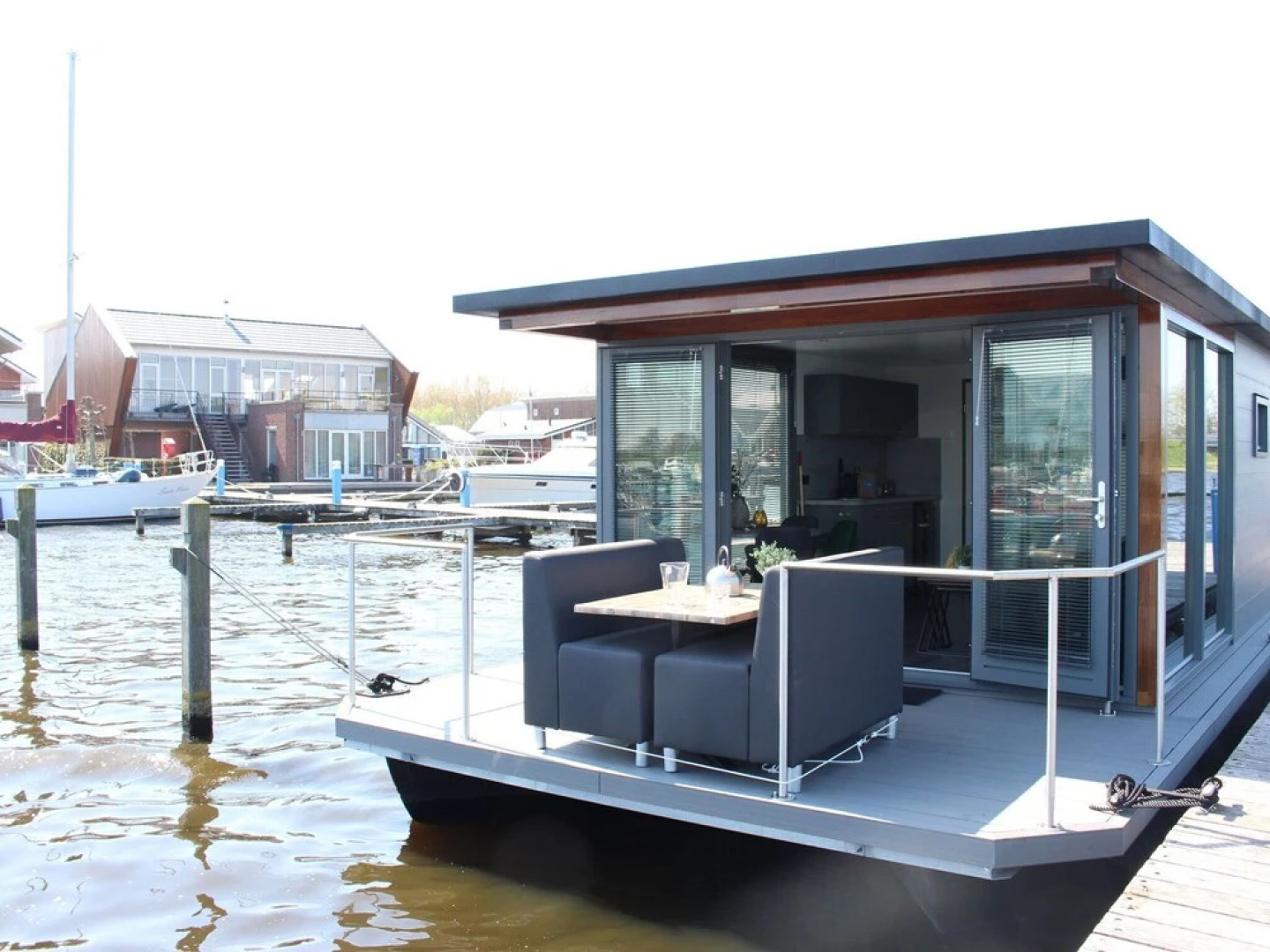 Cozy Houseboat at the Edge of the Marina