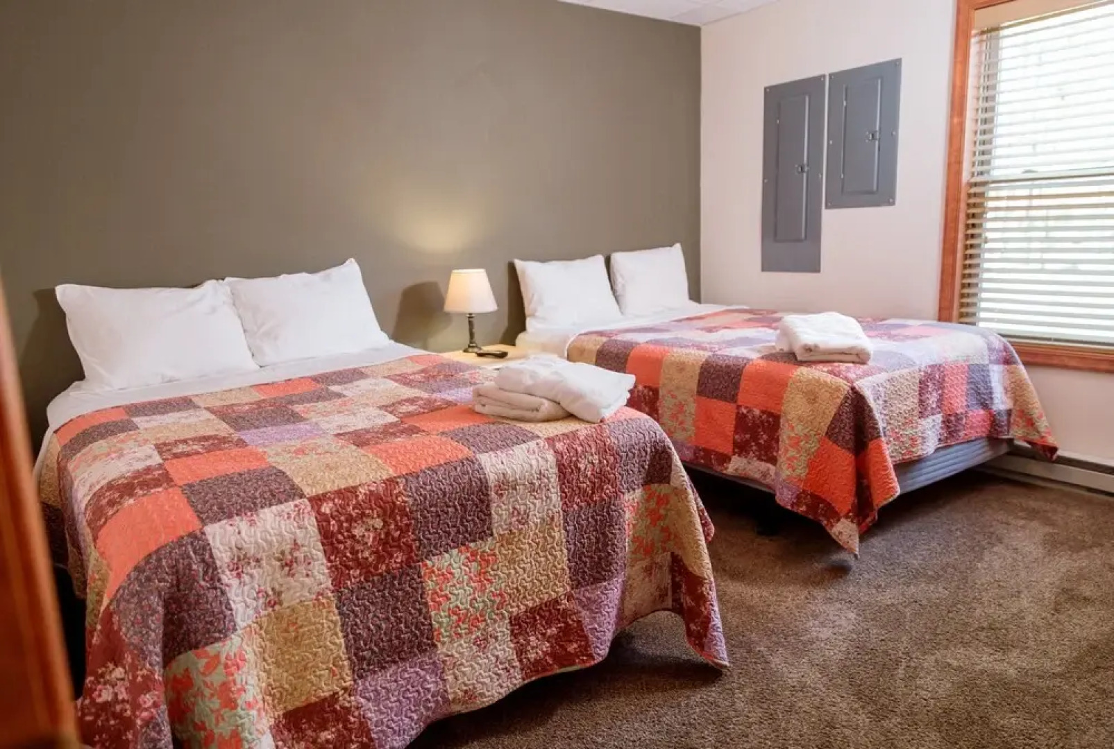 Boulder Field Lodge ~ HOT TUB ~ Free Linens