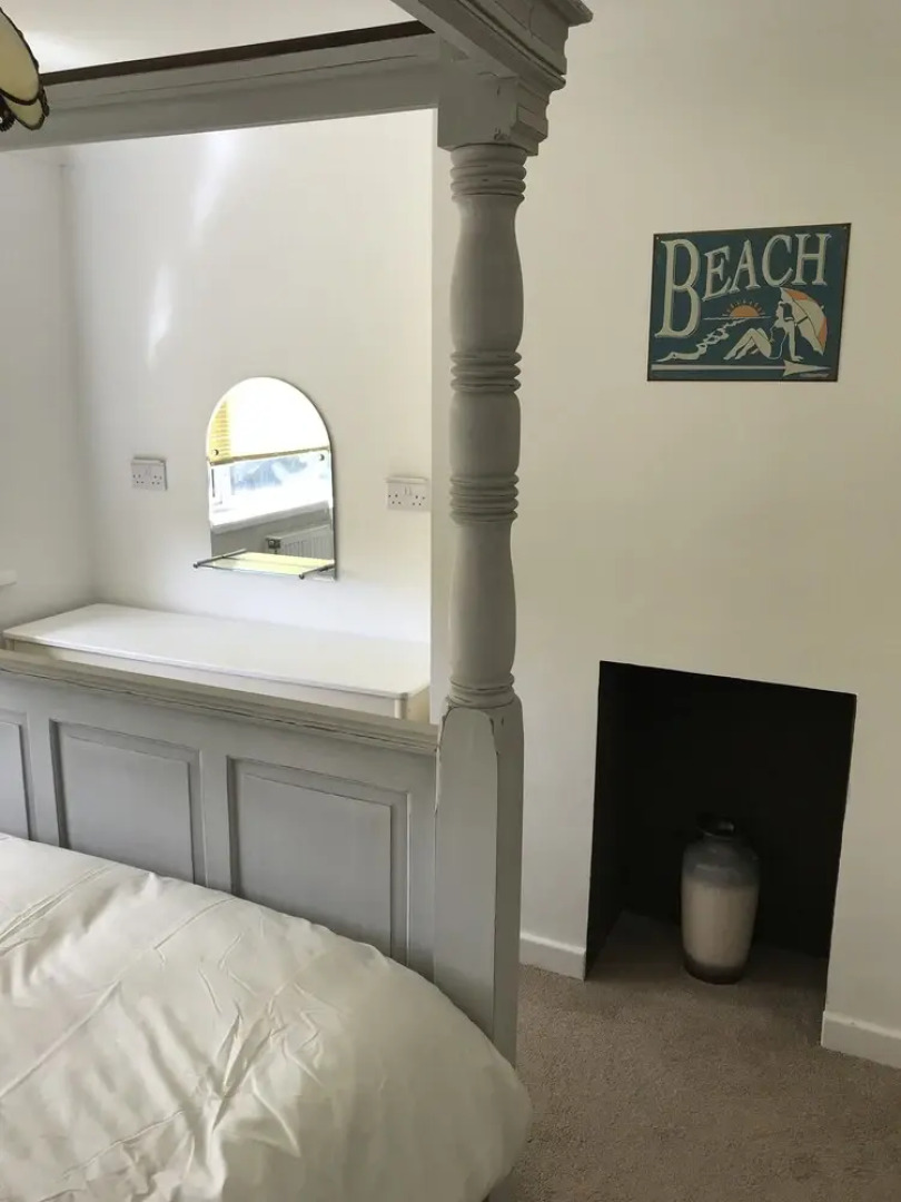 3 bed Bungalow minutes from the beach