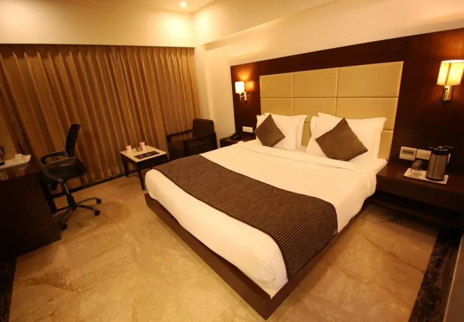 OYO Premium Jubilee Garden Jawahar Road