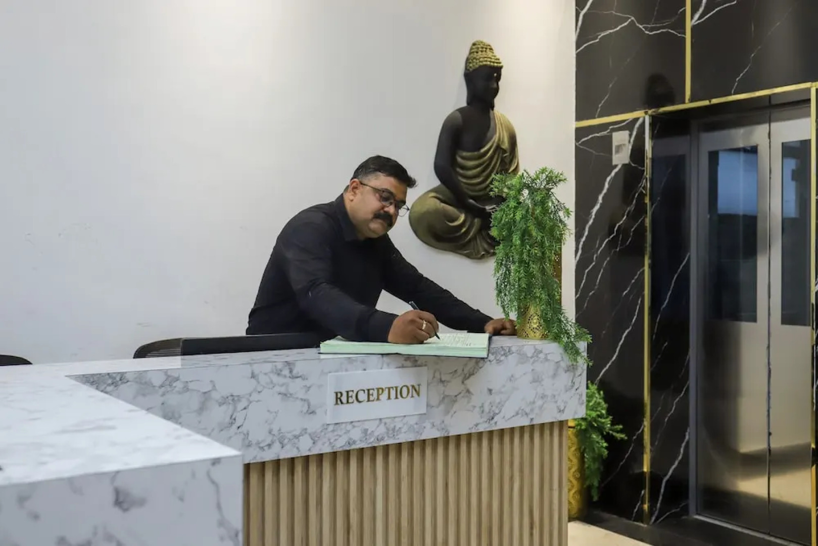 Hotel Gulmohar Plaza By Auroville Ent