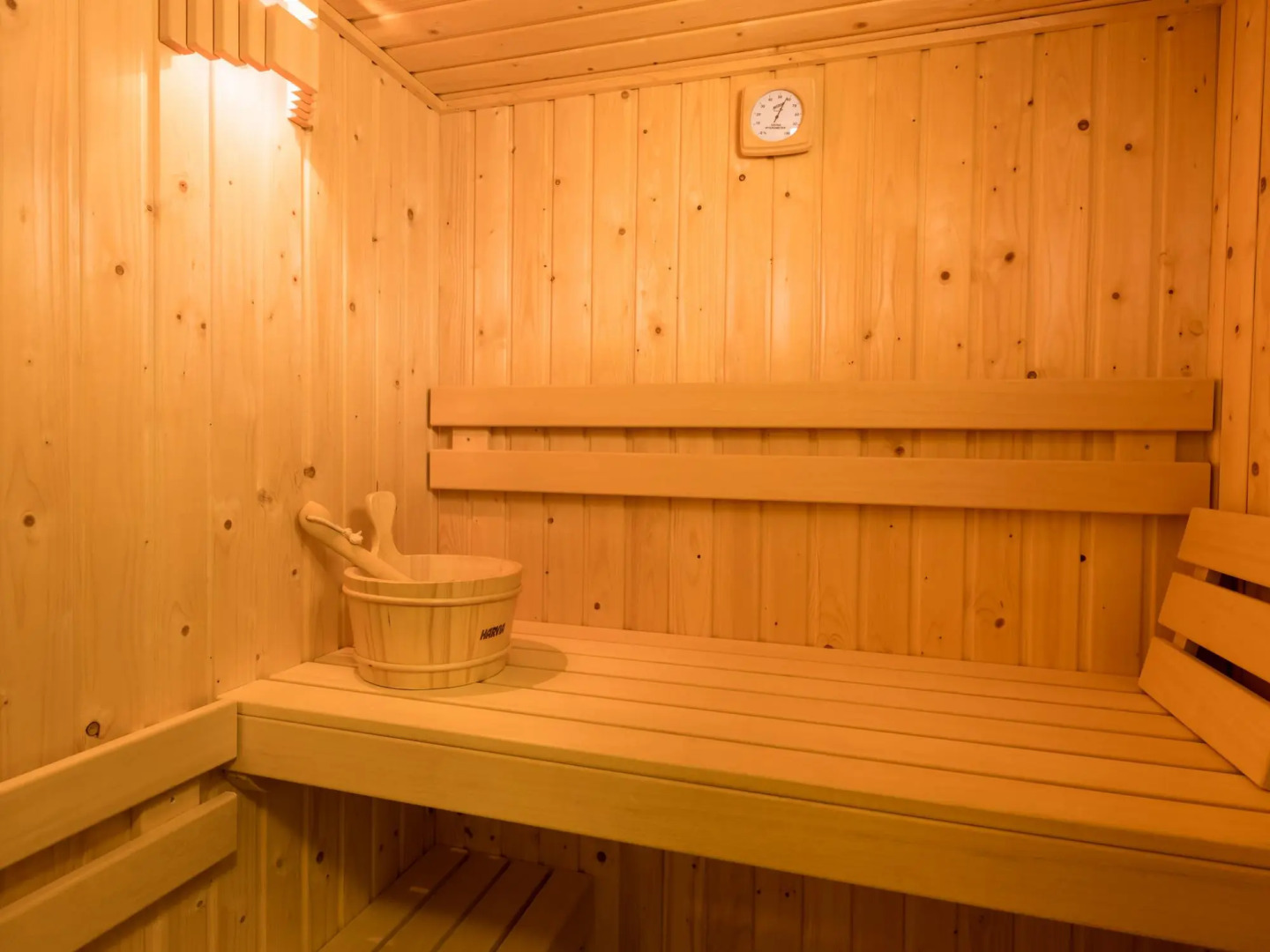 Apartment with sauna and air conditioning, on a holiday park 200 m from the sea