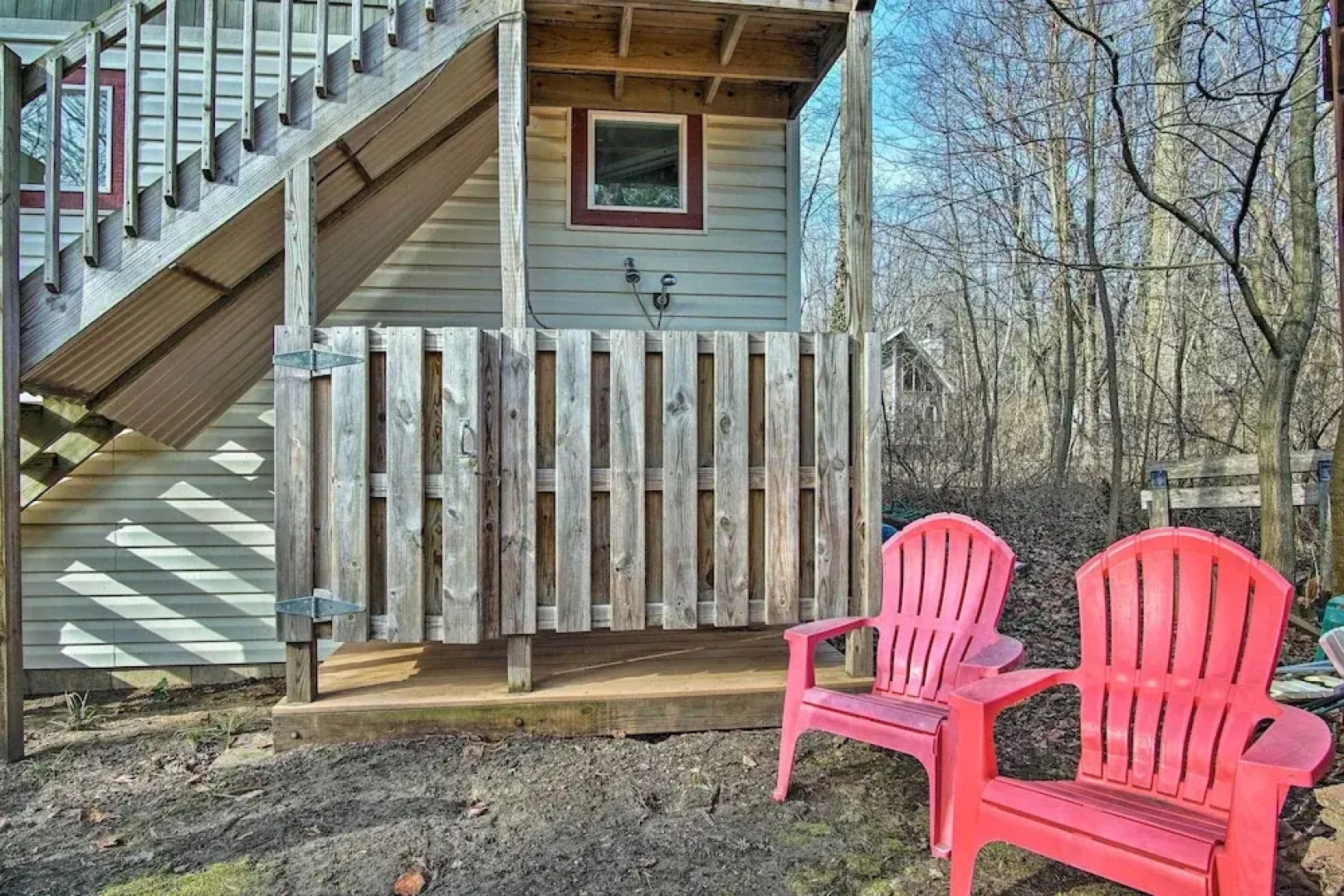 Harbert Cottage w/ Fire Pit: Half Mile to Beach!