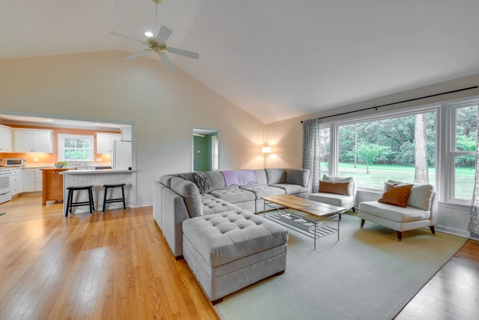 Riverfront Virginia Home - Dock, Fire Pit & Kayaks