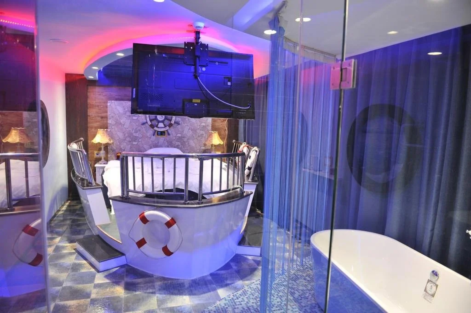 Eaka Hotel