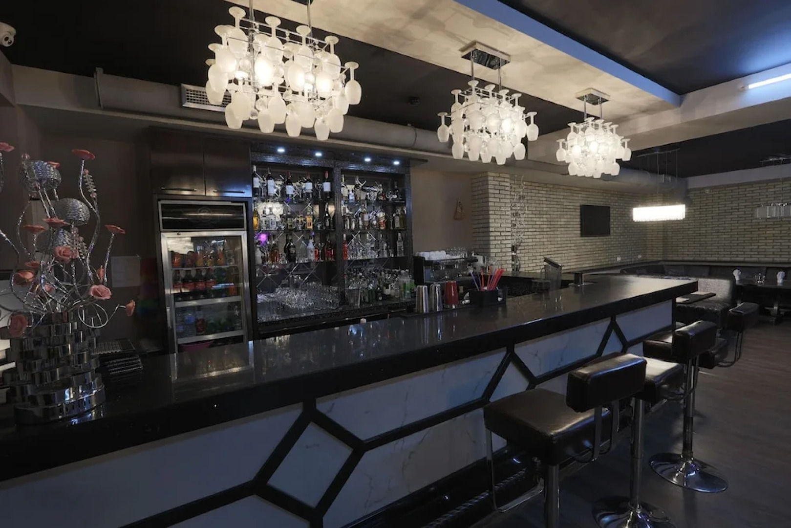 Отель Zargaron Plaza