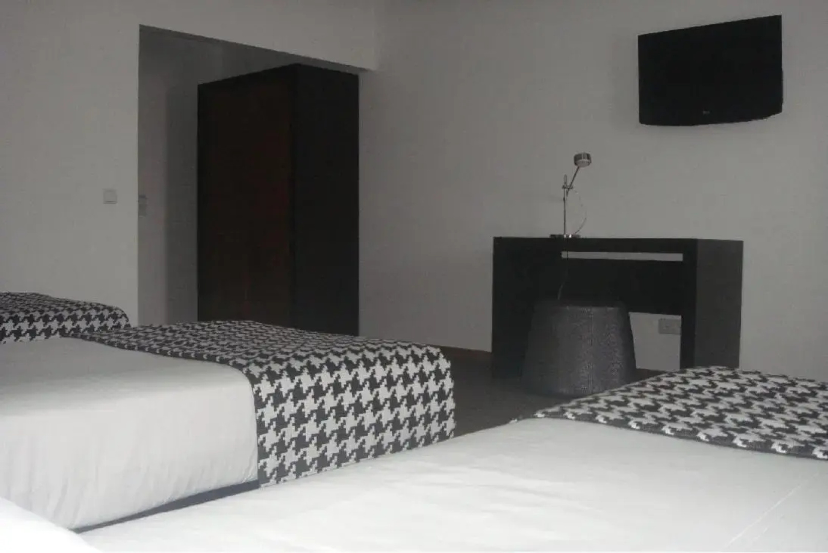 Pdh, Lda. Paredes Design Hotel