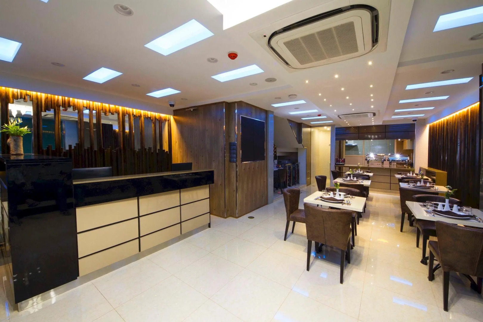 Laze by Somerset Inn