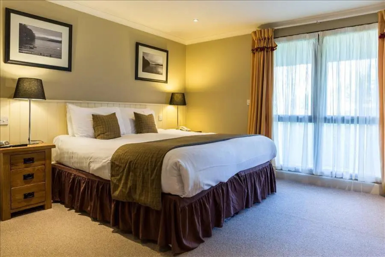CELEBRATE AT THE WORLD FAMOUS LOCH LOMOND RESORT CAMERON HOUSE - Sleeps 6
