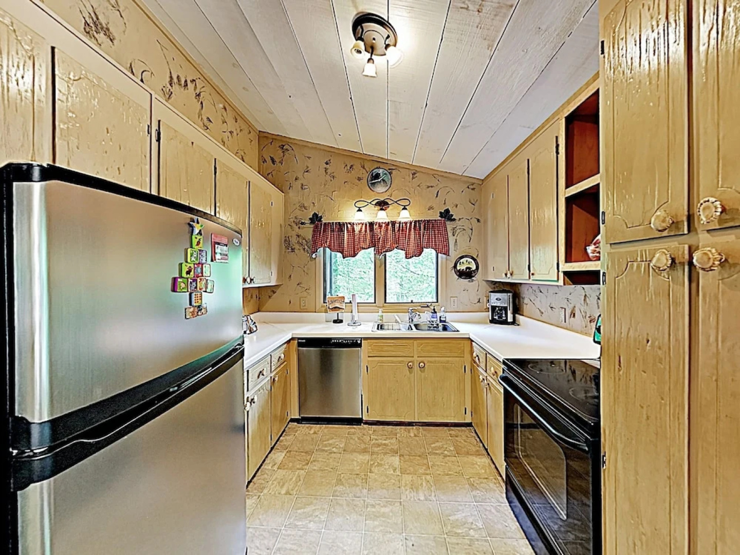 New Listing! Bear Creek On Hogback Lake 3 Bedroom Home